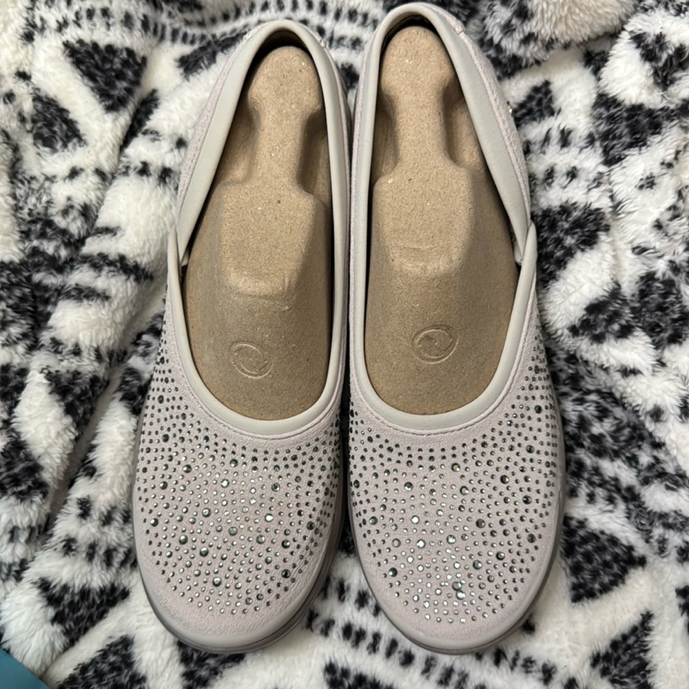Bzees Fusion Women’s 9.5 Wedge Comfort Loafer Slip On Sand/Nude Rhinestone